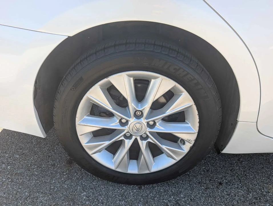 2013 Lexus ES 6th Gen - Image 16 of 20