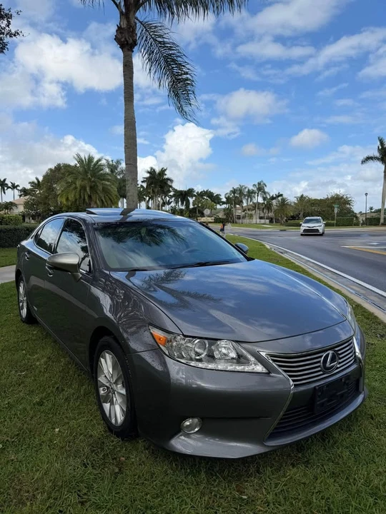 2013 Lexus ES 6th Gen - Image 13 of 18