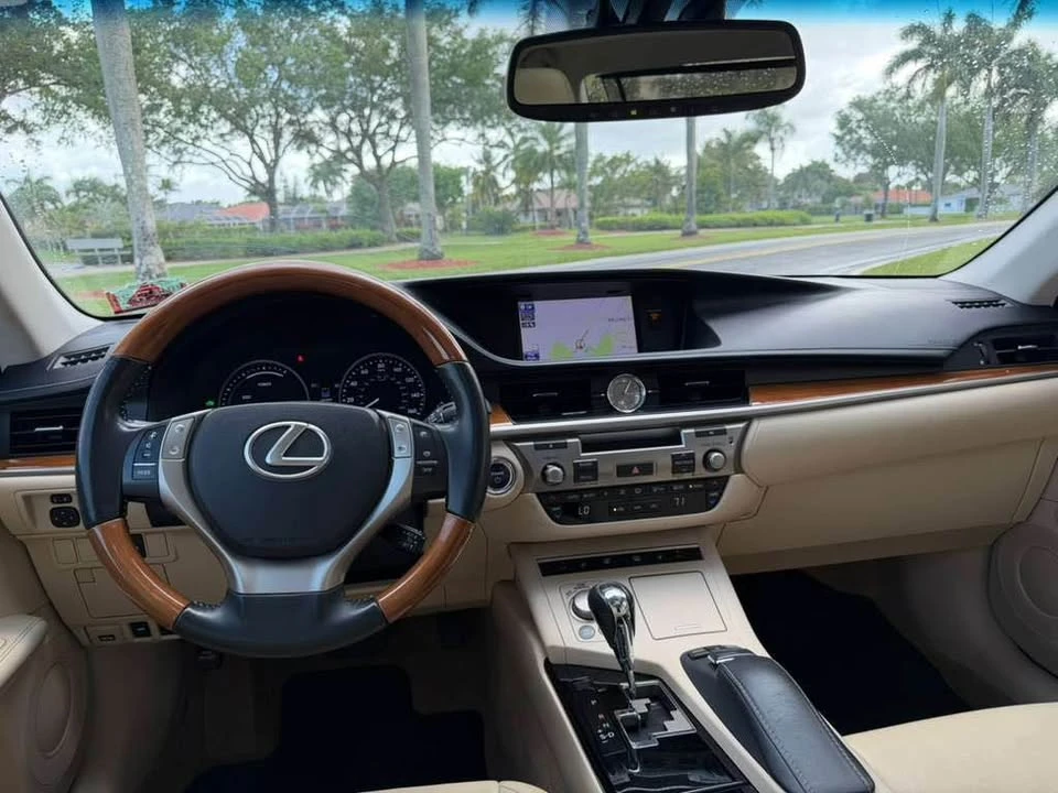 2013 Lexus ES 6th Gen - Image 6 of 18