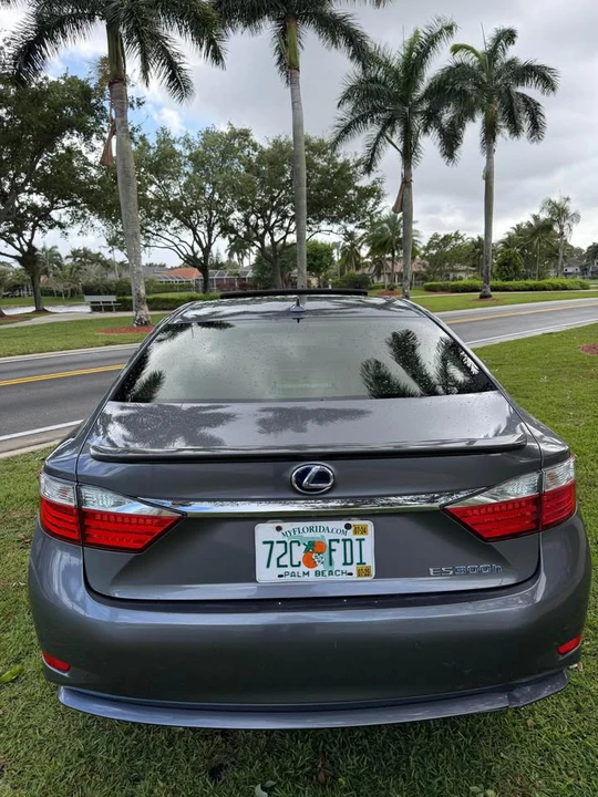 2013 Lexus ES 6th Gen - Image 8 of 18