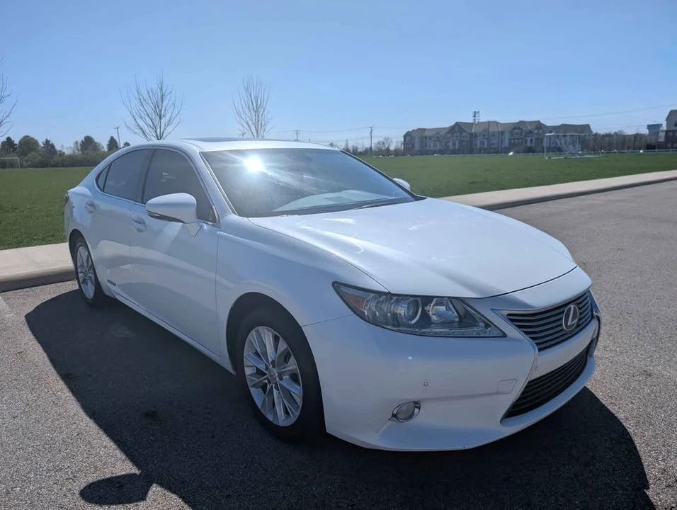 2013 Lexus ES 6th Gen - Image 14 of 20
