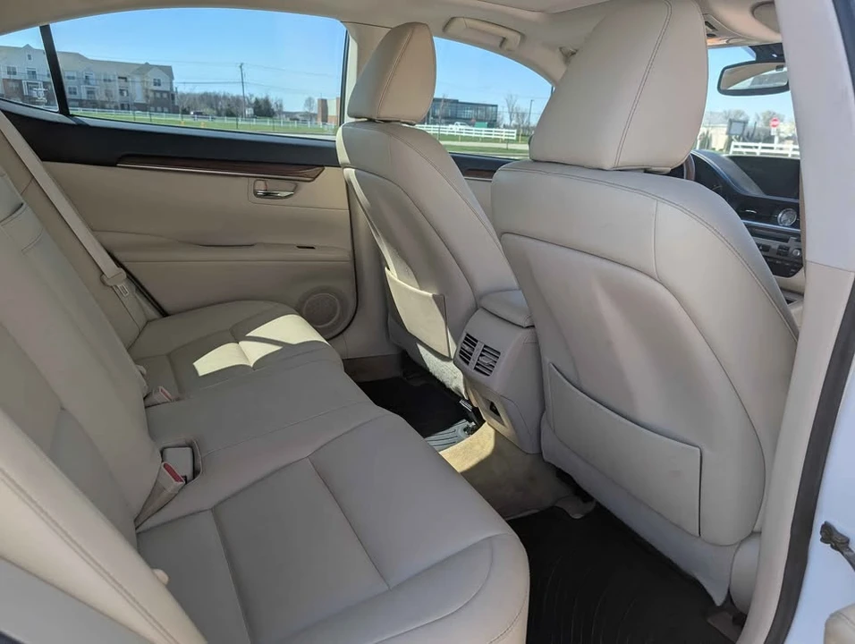 2013 Lexus ES 6th Gen - Image 20 of 20