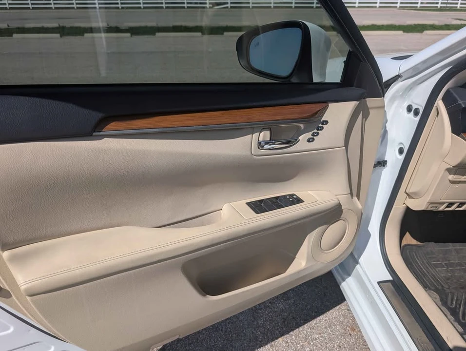 2013 Lexus ES 6th Gen - Image 7 of 20