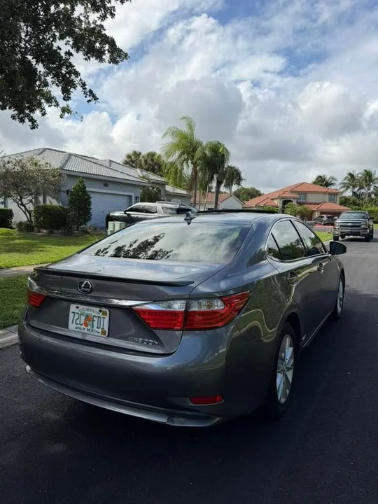 2013 Lexus ES 6th Gen - Image 5 of 18