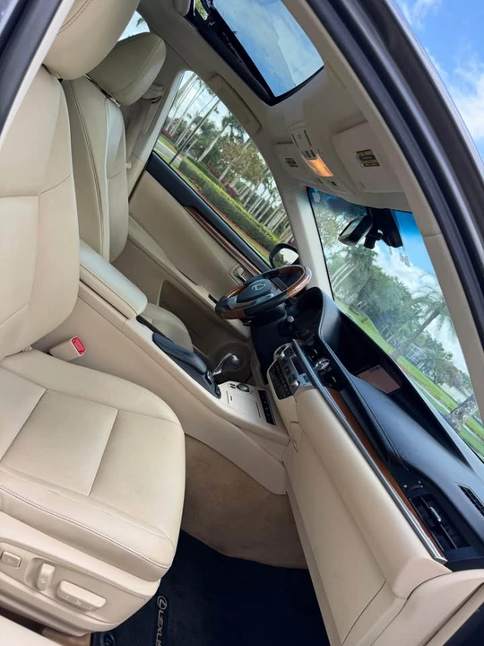 2013 Lexus ES 6th Gen - Image 3 of 18