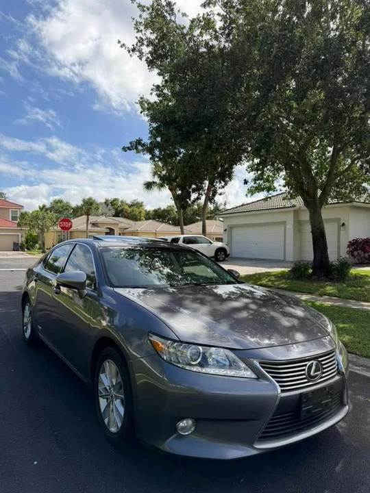 2013 Lexus ES 6th Gen - Image 12 of 18