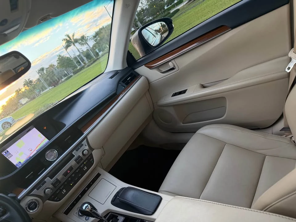 2013 Lexus ES 6th Gen - Image 10 of 20