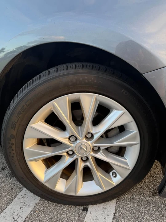 2013 Lexus ES 6th Gen - Image 11 of 20