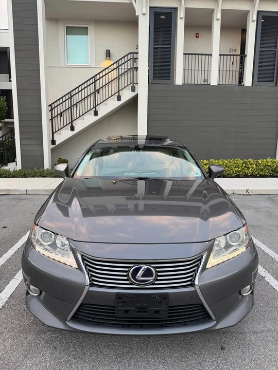 2013 Lexus ES 6th Gen - Image 17 of 20