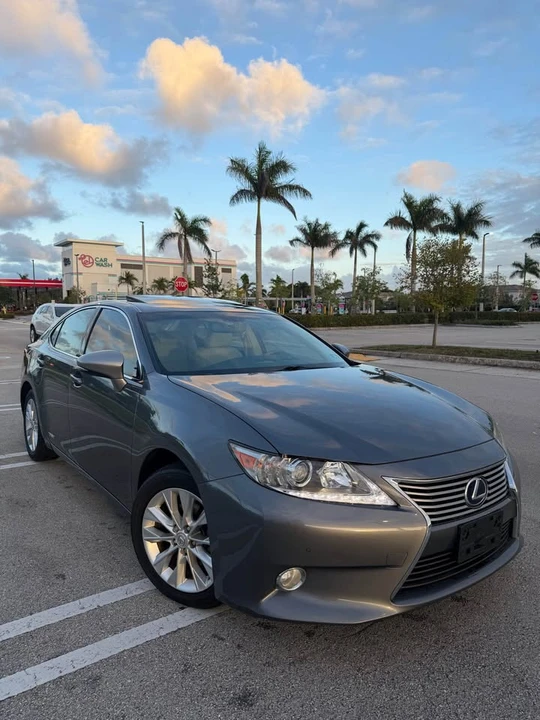 2013 Lexus ES 6th Gen - Image 20 of 20