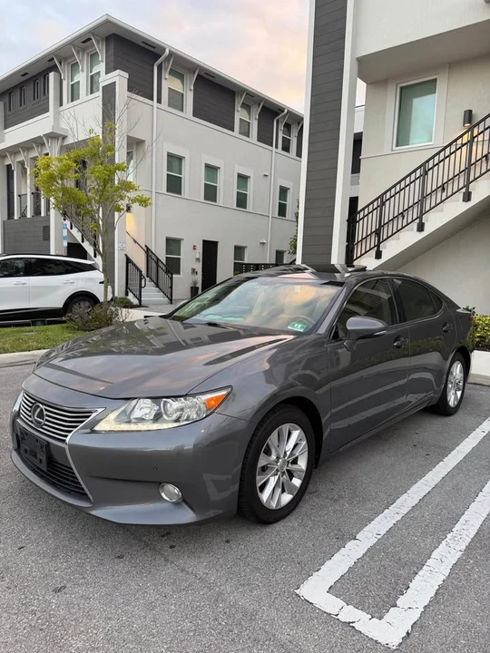 2013 Lexus ES 6th Gen - Image 18 of 20