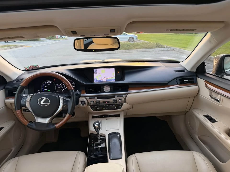 2013 Lexus ES 6th Gen - Image 6 of 20