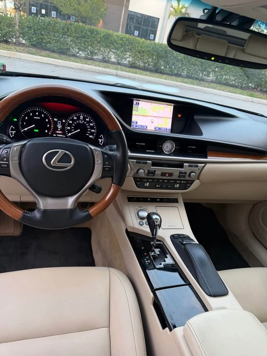 2013 Lexus ES 6th Gen - Image 3 of 20