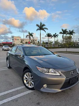 2013 Lexus ES 300h Luxury Sedan