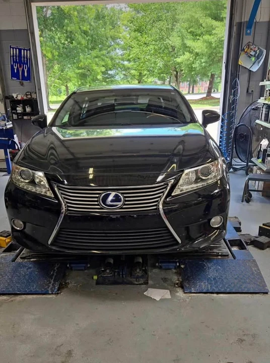 2013 Lexus ES 6th Gen - Image 2 of 5