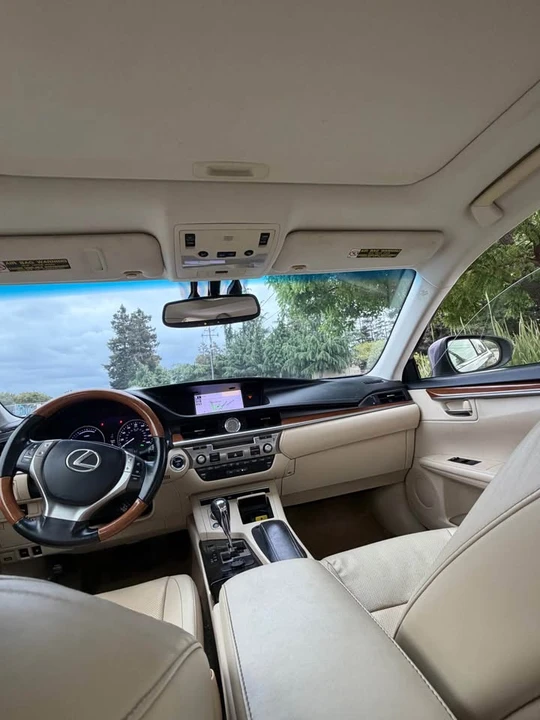 2013 Lexus ES 6th Gen - Image 7 of 9