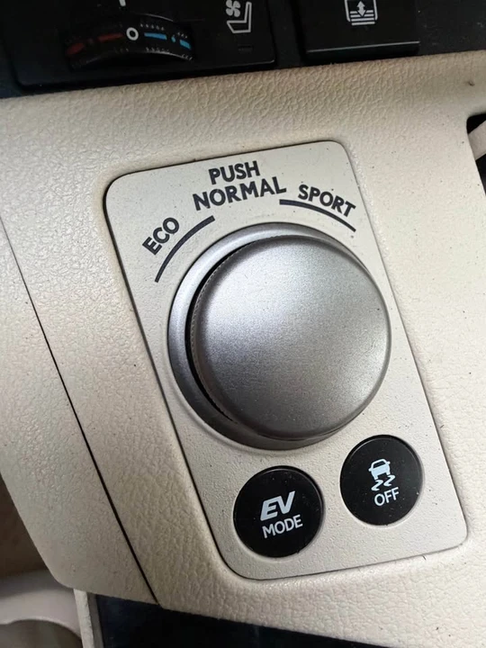 2013 Lexus ES 6th Gen - Image 9 of 9