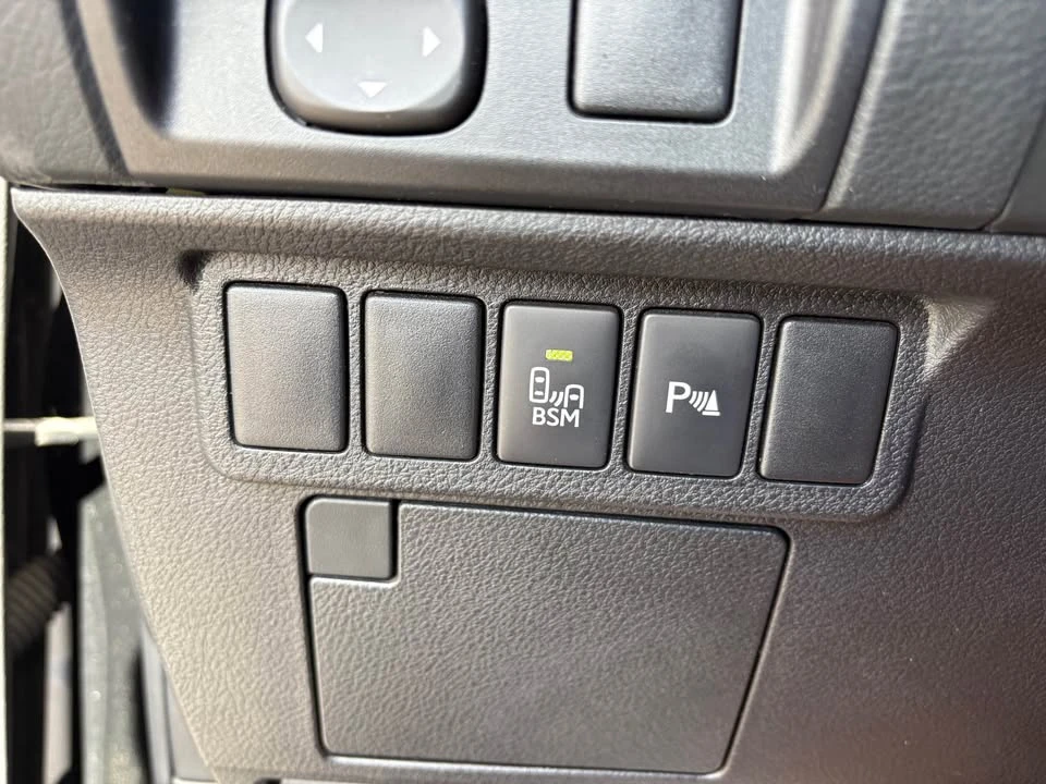 2013 Lexus ES 6th Gen - Image 11 of 13