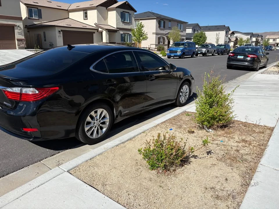 2013 Lexus ES 6th Gen - Image 3 of 13