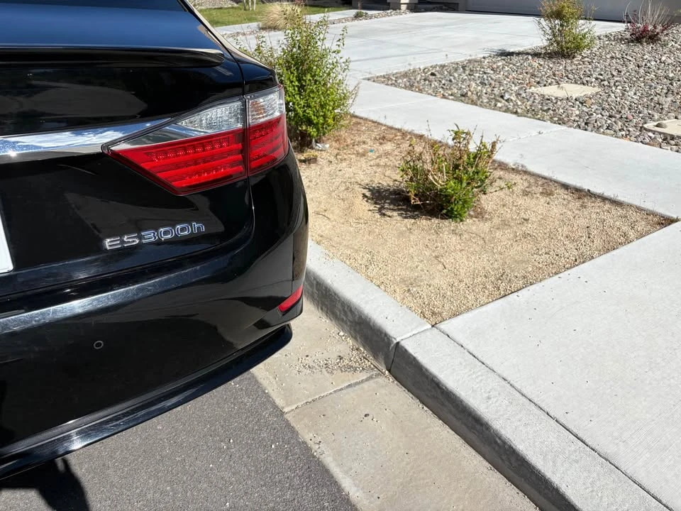 2013 Lexus ES 6th Gen - Image 4 of 13