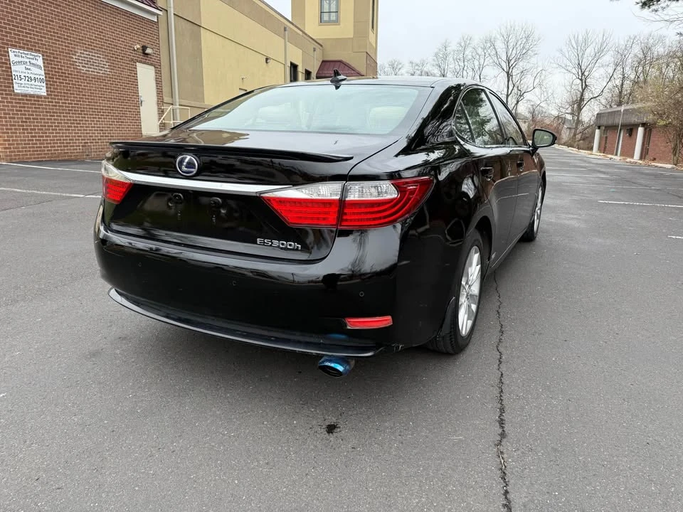 2013 Lexus ES 6th Gen - Image 7 of 18