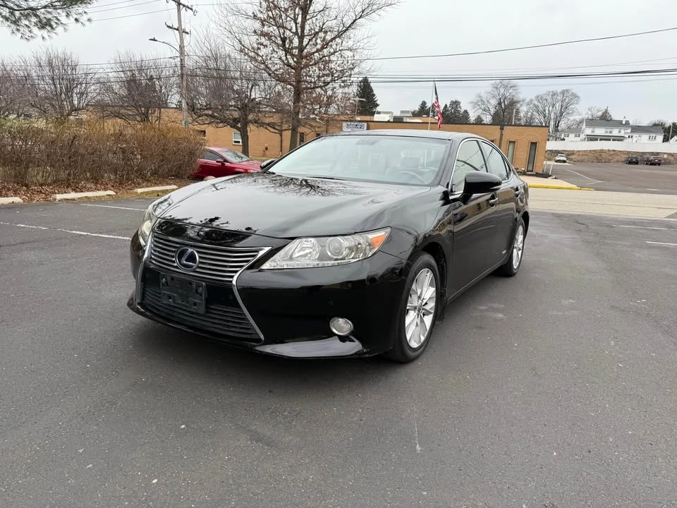 2013 Lexus ES 6th Gen - Image 3 of 18