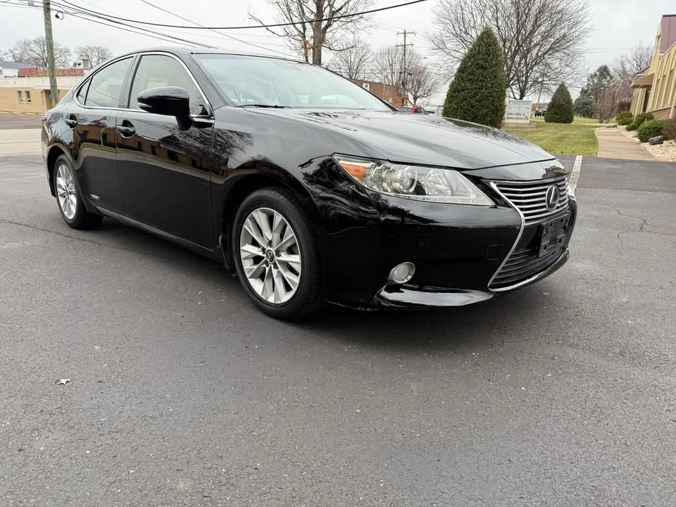 2013 Lexus ES 6th Gen - Image 4 of 18