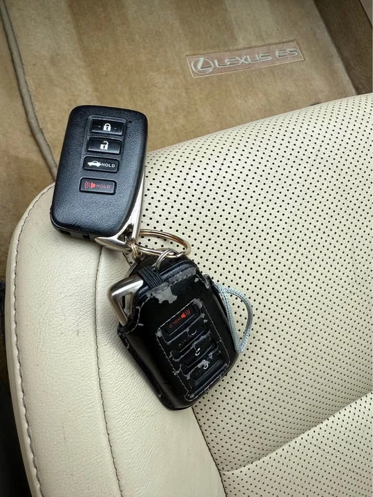 2013 Lexus ES 6th Gen - Image 19 of 19