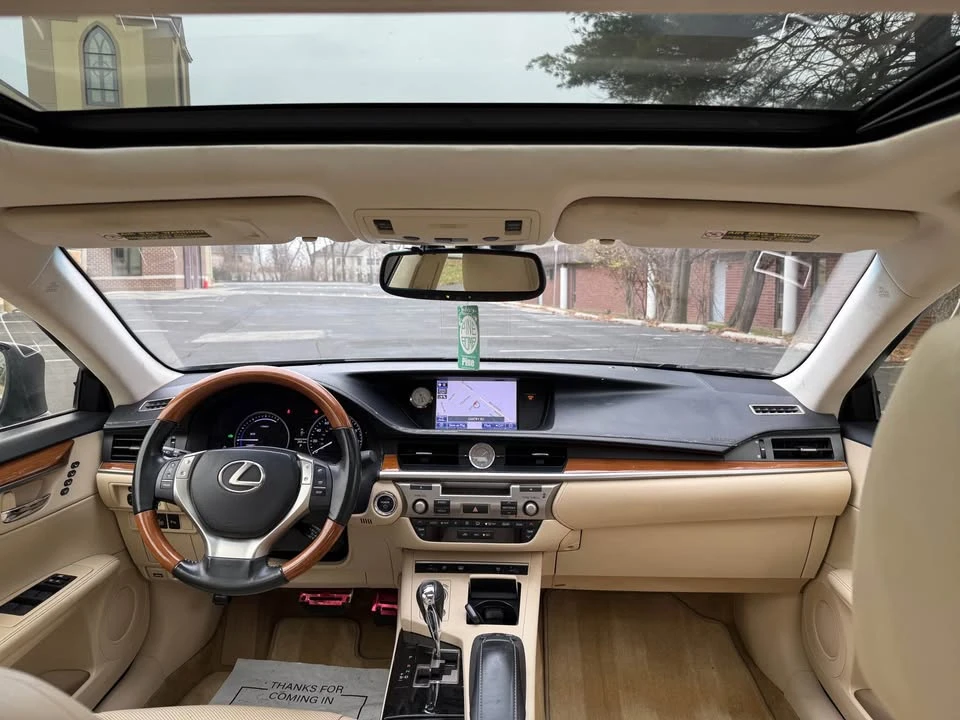 2013 Lexus ES 6th Gen - Image 14 of 19
