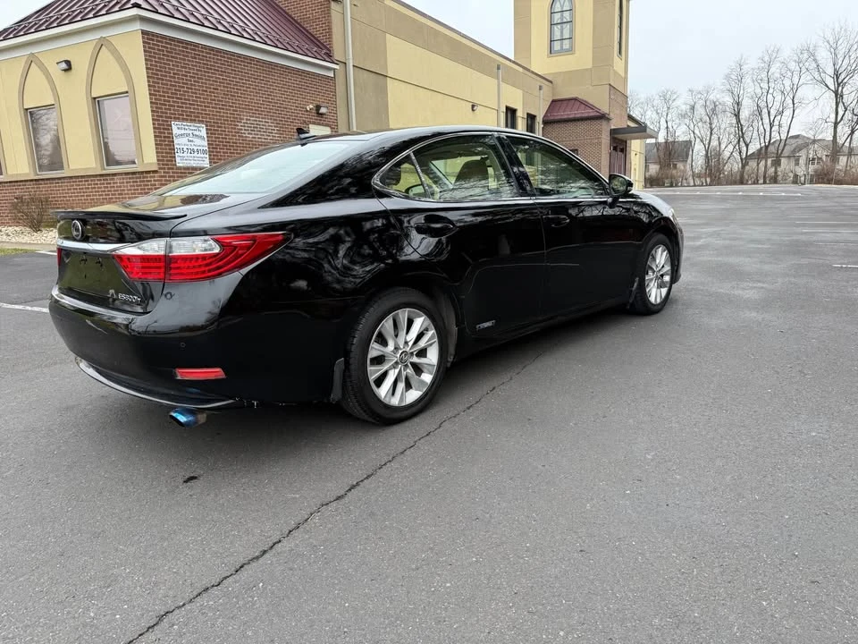 2013 Lexus ES 6th Gen - Image 6 of 19