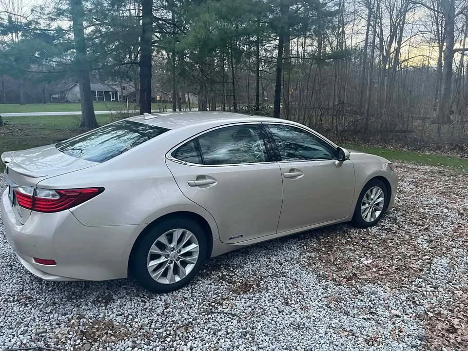 2013 Lexus ES 6th Gen - Image 3 of 6