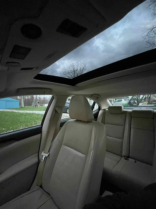 2013 Lexus ES 6th Gen - Image 4 of 6