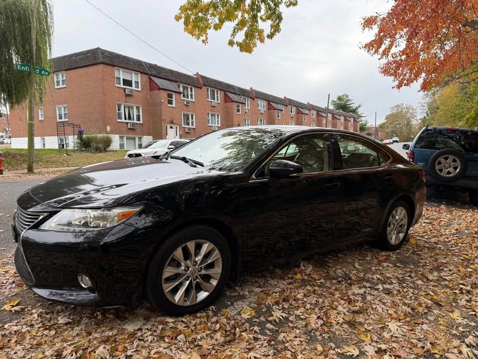 2013 Lexus ES 6th Gen - Image 4 of 18