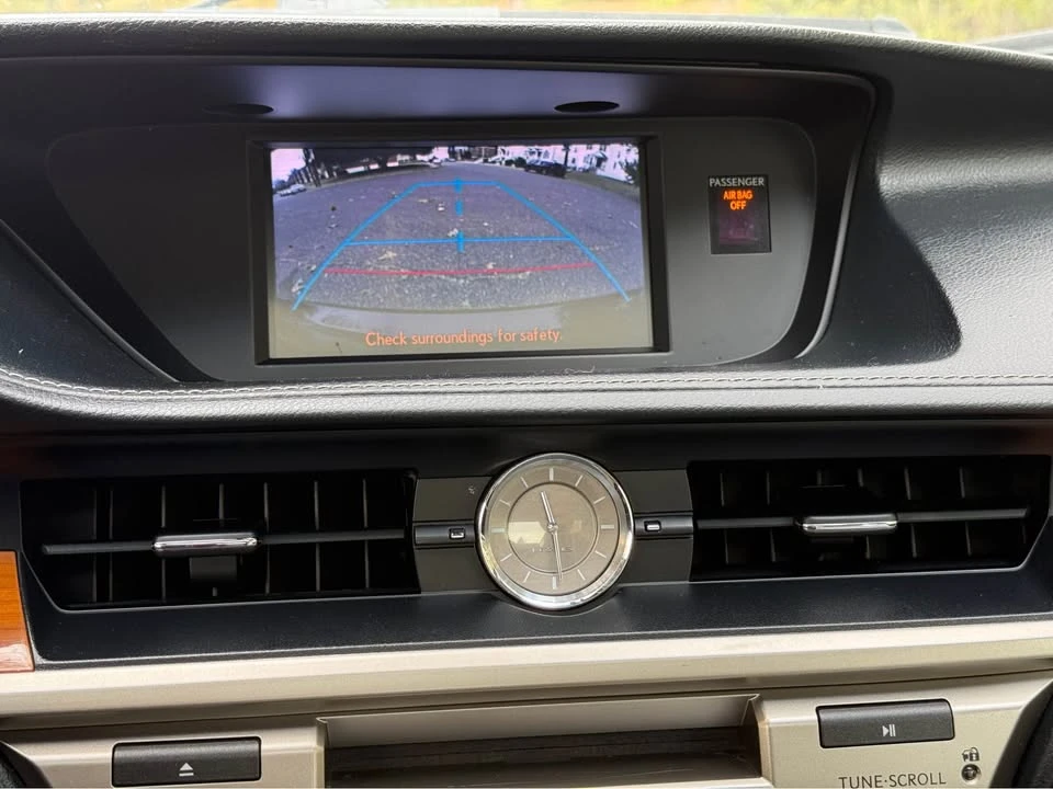 2013 Lexus ES 6th Gen - Image 11 of 18
