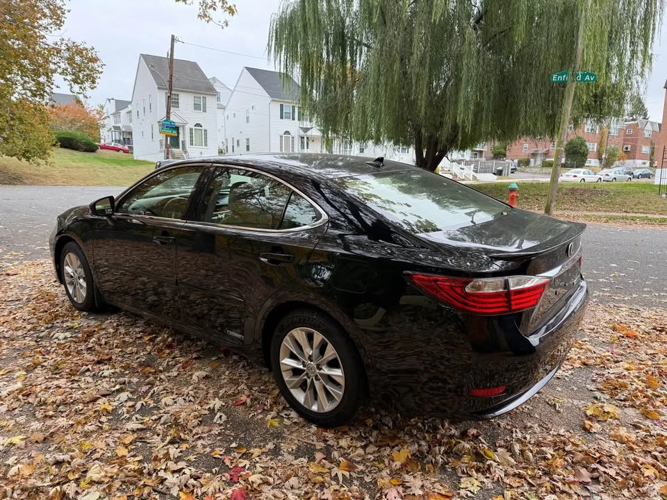 2013 Lexus ES 6th Gen - Image 5 of 18