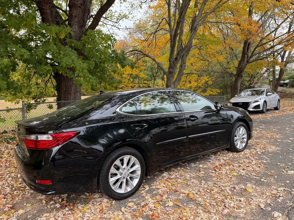 2013 Lexus ES 6th Gen - Image 6 of 18