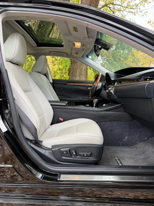 2013 Lexus ES 6th Gen - Image 14 of 18