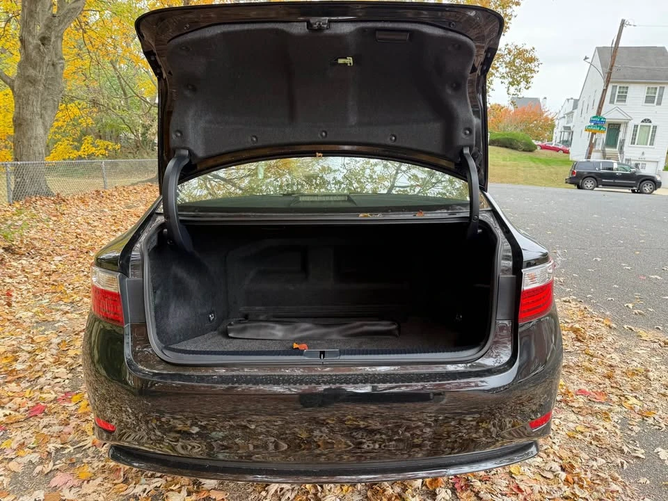 2013 Lexus ES 6th Gen - Image 8 of 18