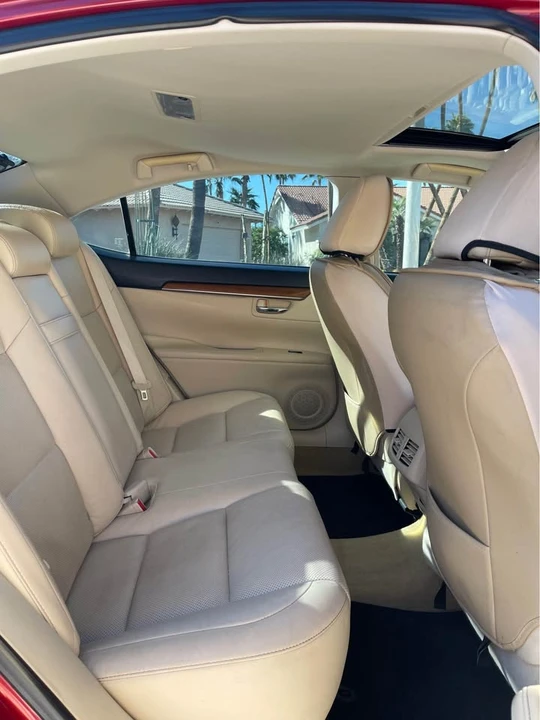 2013 Lexus ES 6th Gen - Image 11 of 20