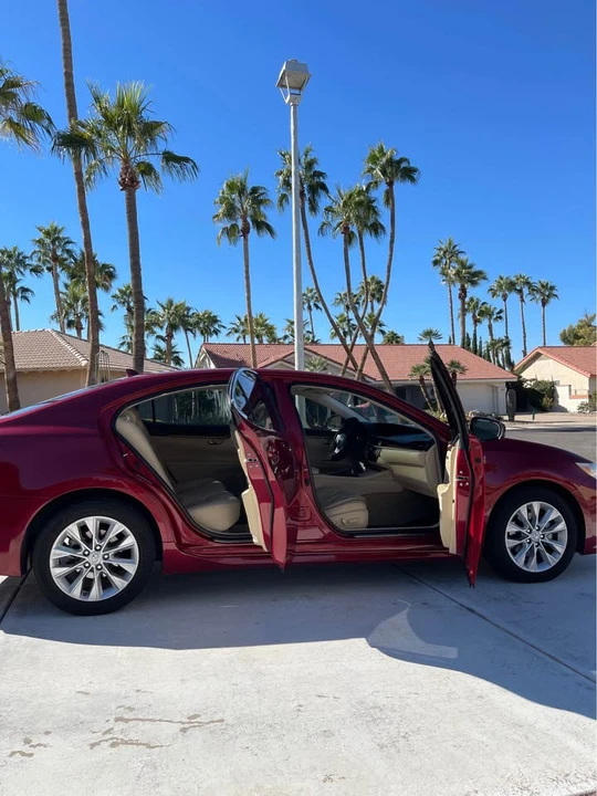 2013 Lexus ES 6th Gen - Image 8 of 20