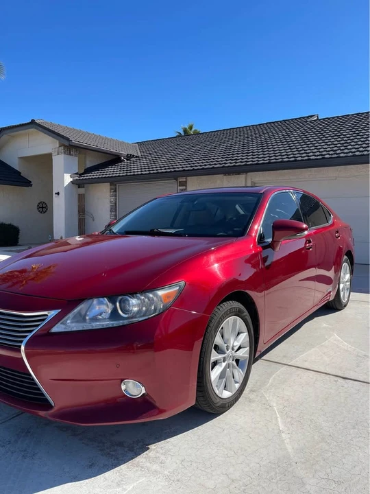 2013 Lexus ES 6th Gen - Image 2 of 20