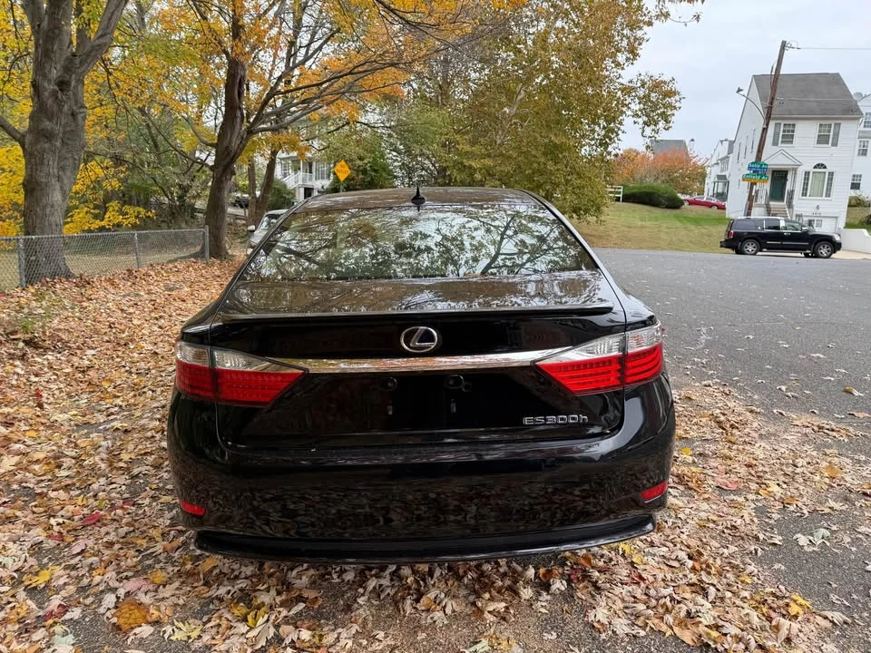 2013 Lexus ES 6th Gen - Image 7 of 18