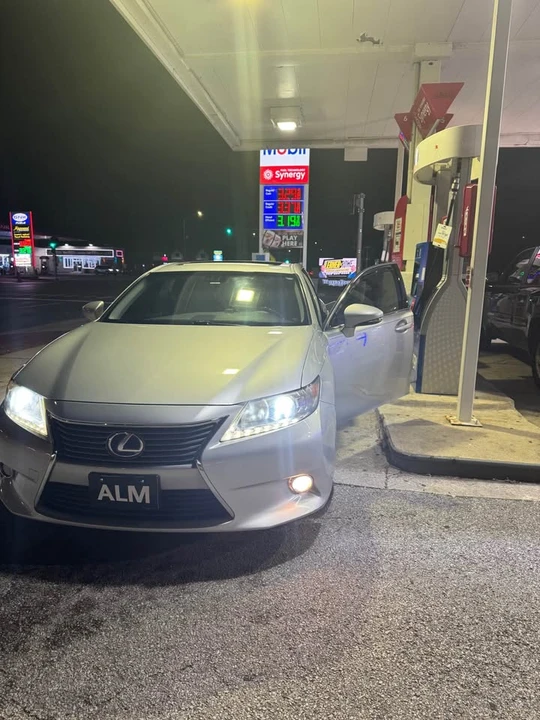 2013 Lexus ES 6th Gen - Image 4 of 5