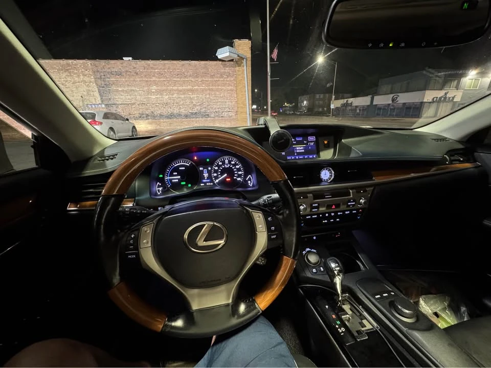2013 Lexus ES 6th Gen - Image 5 of 5