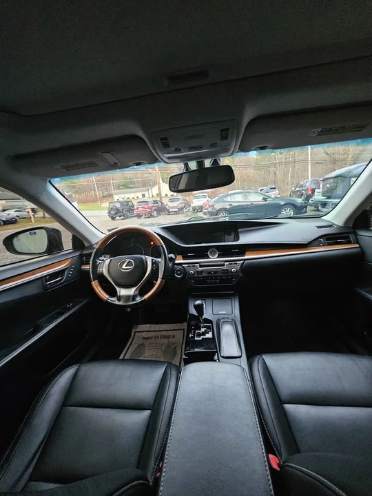 2013 Lexus ES 6th Gen - Image 14 of 18