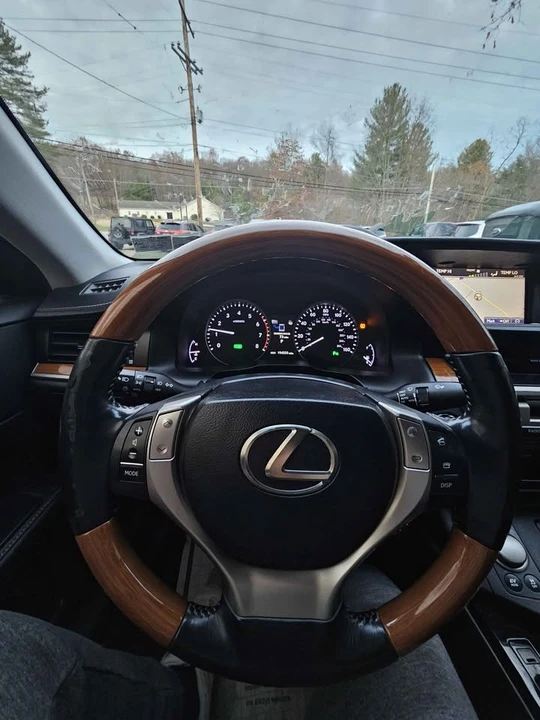 2013 Lexus ES 6th Gen - Image 15 of 18