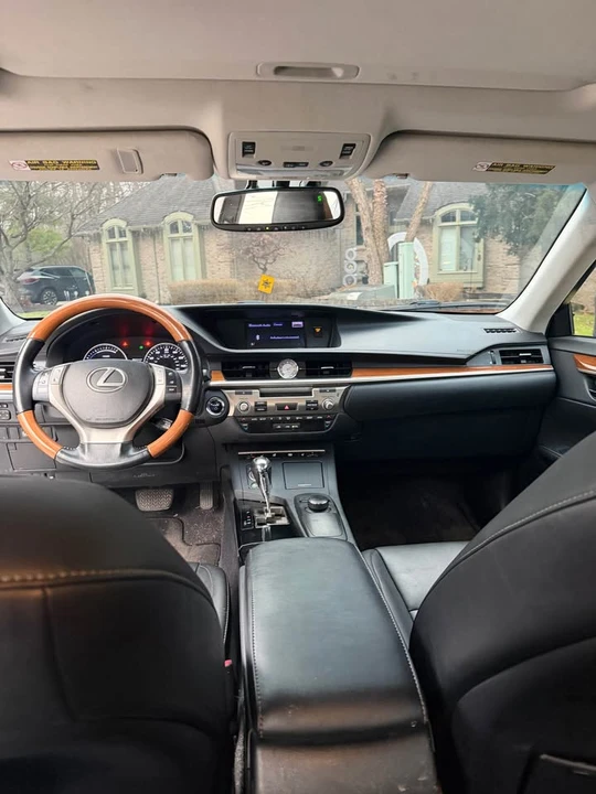 2013 Lexus ES 6th Gen - Image 11 of 14