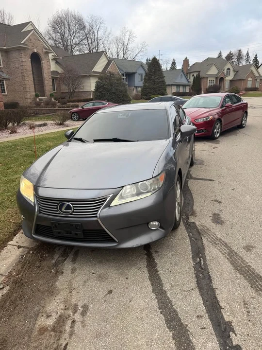 2013 Lexus ES 6th Gen - Image 2 of 14