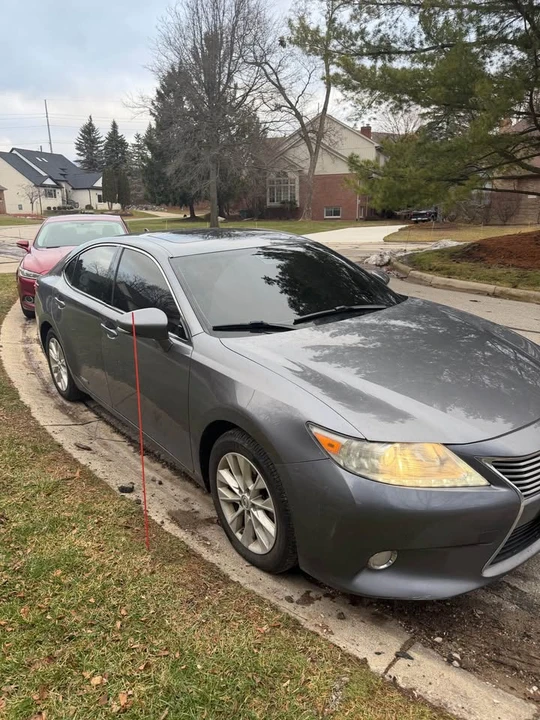 2013 Lexus ES 6th Gen - Image 5 of 14