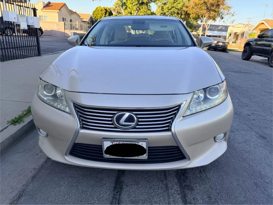 2013 Lexus ES 6th Gen - Image 2 of 18